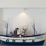 Pebbles 1bd House With Sea View In The Heart Of *